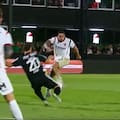 Del penal para Newell’s al delantero del Malevo que definió y... ¡sacó la pelota de la cancha!