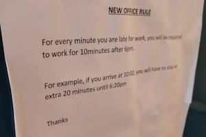 La polémica regla que castiga a los empleados que llegan tarde (Foto: Reddit)