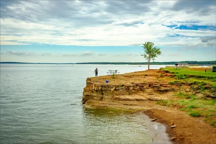 La policía alertó que muchas personas acuden al lago Grapevine y, por este motivo, acceder con vehículos puede ser peligroso