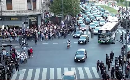 La Policía aplica el protocolo antipiquetes