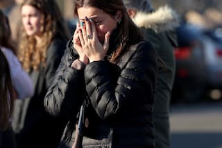 La policía atribuye a un buen samaritano el fin de un tiroteo en pista de hielo de Rhode Island