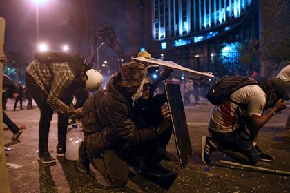 La policía avanzó contra los manifestantes con gases lacrimógenos