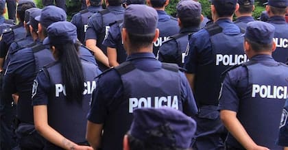 La policía bonaerense cuenta que 95.000 agentes