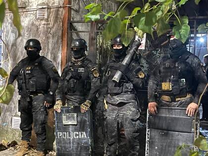 La policía bonaerense realizó 124 allanamientos contra una red de tráfico de imágenes de abuso de menores