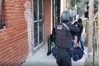 Operativos en San Miguel contra dos bandas narco comandadas por mujeres que estaban bajo prisión domiciliaria