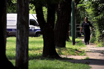 La Policía Científica buscó ayer rastros en la casa de G. Vergara al 5100