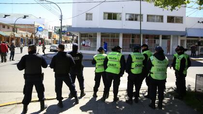 La Policía custodia el juzgado de Esquel