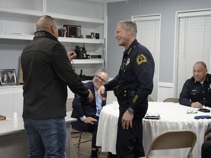 La policía de Dallas aseguró que no colaborará con las agencias migratorias federales en las redadas masivas