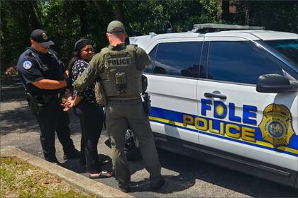 La policía de Florida intensifica las operaciones en el Dolphin Mall de cara a la temporada de compras navideñas en Estados Unidos