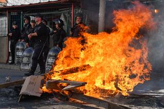 Quemaron autos. Incidentes en Barracas luego de la muerte de un joven barrendero en un tiroteo