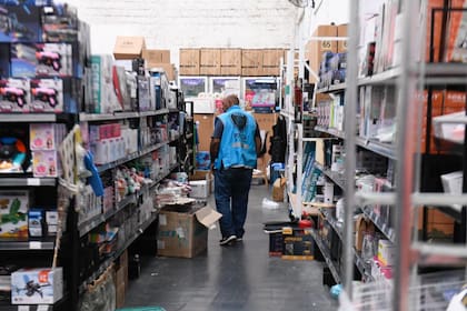 La Policía de la Ciudad incautó ventiladores, juguetes, pequeños electrodomésticos y otros productos ingresados en infracción a la Ley 22.415