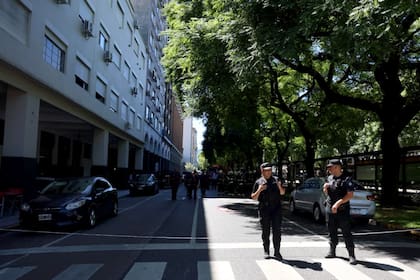 La Policía de la Ciudad perimetró las inmediaciones del edificio
