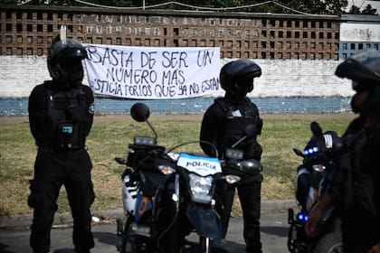 La policía de Santa Fe continúa con el reclamo por las mejoras salariales