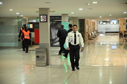 La Policía de Seguridad Aeroportuaria define qué objetos pueden llevarse en un avión y cuáles no