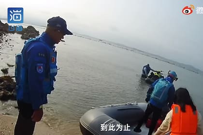 La Policía de Weihai se acercó a la isla donde estaba la adolescente y sus padres