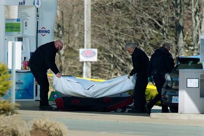 La policía desconoce la razón del feroz ataque, que dejó muertos y heridos