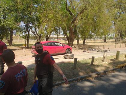 La Policía detuvo a dos acompañantes en el lugar