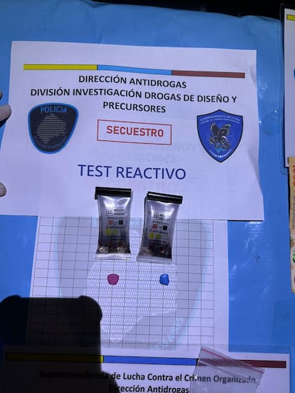 La Policía detuvo a un hombre de 29 años cuando intentaba ocultar bajo su ropa una bolsa con 11 pastillas, 10 de las cuales tenían como logo la cara de Messi