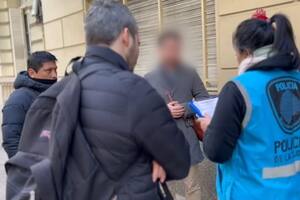 La policía detuvo al conductor que embistió a un ciclista en Palermo y luego escapó