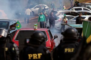 Cortes de ruta y vuelos cancelados: tensión social en Brasil mientras Bolsonaro sigue en silencio