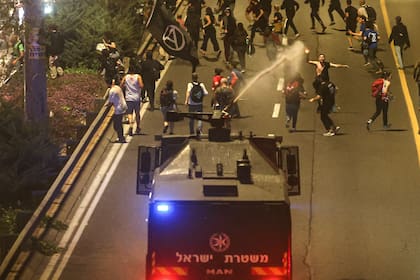 La policía dispersa las protestas contra Netanyahu en Israel