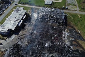 Sospechan que un barril de fósforo roto podría haber desencadenado el siniestro del parque industrial