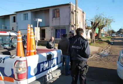 La policía en el barrio Fonavi donde ocurrió la masacre