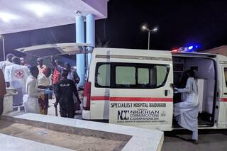 La policía en Nigeria dice que presuntos atentados suicidas mataron al menos a 23 personas