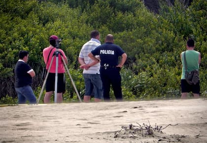 La policía encontró la mochila casi en el mismo lugar donde fue hallado el cadáver de Lola Luna Chomnalez, asesinada el 28 de diciembre de 2014