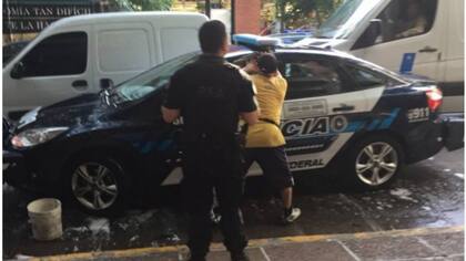 La policía, entre la lista de clientes