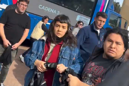 La Policía escoltó a los manifestantes fuera de la pista central