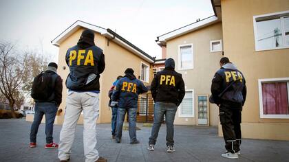 La Policía Federal allanó edificios construidos por Austral