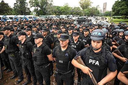 La Policía Federal Argentina será perfilada con dos misiones: investigaciones complejas y custodias
