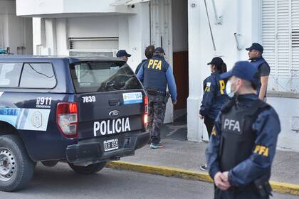 La Policía Federal trasladó al empresario Federico “Fred” Machado a la delegación de Viedma, en Río Negro, tras la decisión de la Corte Suprema de Justicia de la Nación de habilitar su extradición a Estados Unidos. Llegada a la delegación