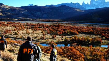 La Polica Federal tuvo dificultades ayer para llegar a la propiedad de Bez, que no estaba bien demarcada