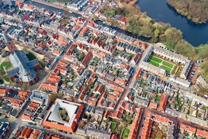 El cadáver del hombre aún no identificado fue hallado en Naarden, ciudad a unos 23 kilómetros al este de Ámsterdam