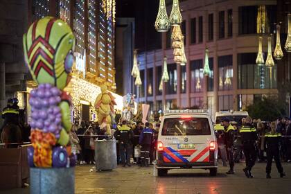 La policía holandesa, en el lugar del ataque en La Haya