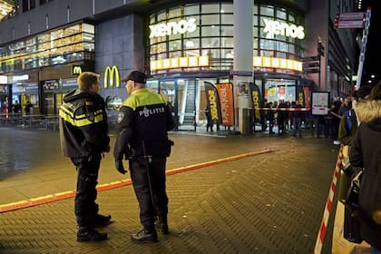 La policía holandesa, en el lugar del ataque en La Haya