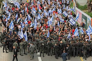 Huelga general, vuelos suspendidos y shoppings cerrados: Israel se hunde en un caos inédito