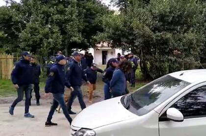 El momento en que Agüero es llevada detenida