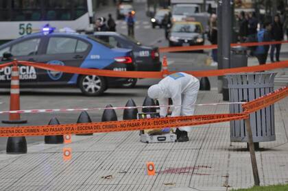 Los peritos cercaron la zona e investigan las primeras pistas tras el ataque 