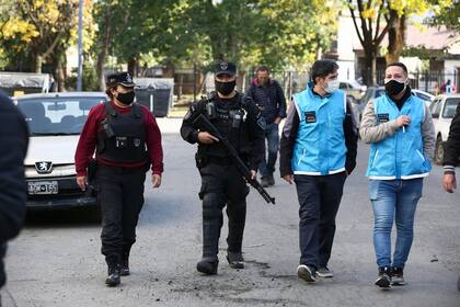 La policía recorre las calles de Lugano lugo de la tensión del día de ayer