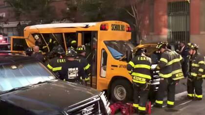 La policía rescató a los niños que viajaban en el micro, dos de ellos están internados, todos están fuera de peligro