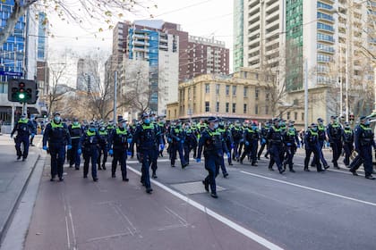 La policía se prepara para enfrentarse a los manifestantes en las protestas contra las restricciones en Australia
