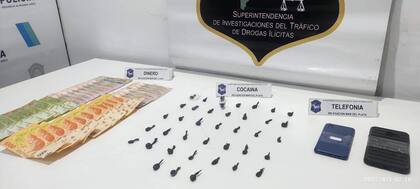 La Policía secuestro dinero, cocaína y dos celulares