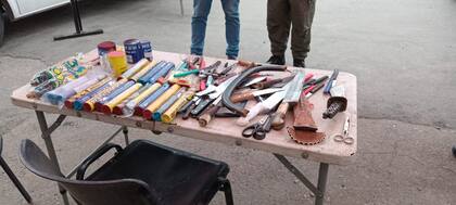 La Policía secuestró pirotecnica, alcohol, facas y drogas en un peaje de la ruta rumbo a Córdoba