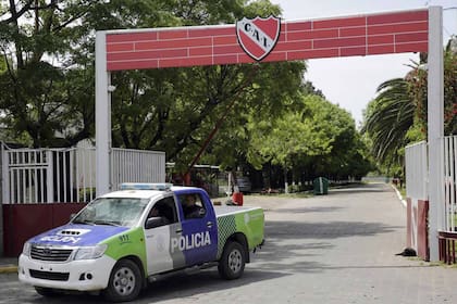 La policía, tras uno de los procedimientos en el predio de Villa Domínico, luego de las primeras denuncias de abuso de juveniles de Independiente