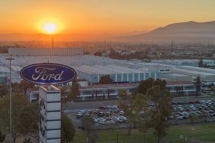 La política de Trump podría provocar aumentos de hasta US$12.200 en algunos modelos (Archivo)