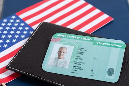 La política que podría poner en marcha el Uscis aplicaría para los solicitantes de green card