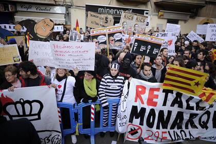 La popularidad de la monarquía española cayó tras el escándalo